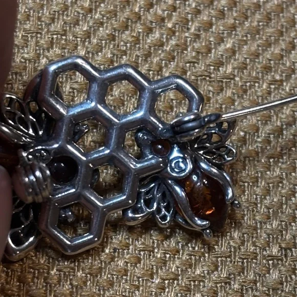 Sterling silver & Baltic amber honeybee brooch - Picture 4 of 6